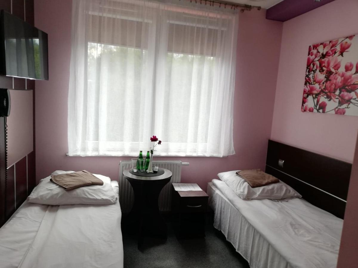 Gosciniec Biznesowy Hostel Dąbrowa Górnicza Екстериор снимка