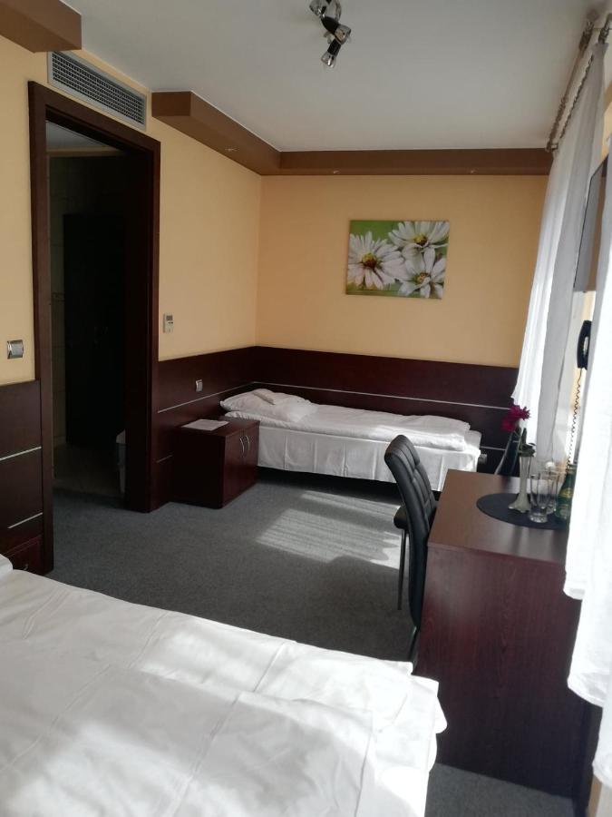 Gosciniec Biznesowy Hostel Dąbrowa Górnicza Екстериор снимка
