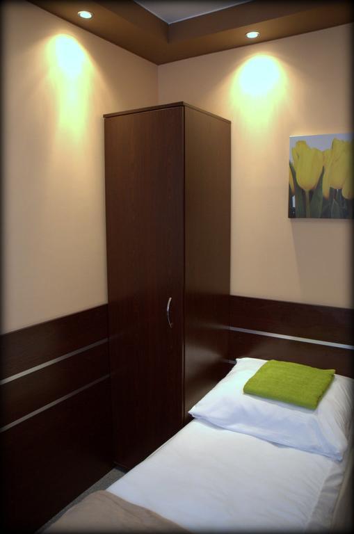 Gosciniec Biznesowy Hostel Dąbrowa Górnicza Стая снимка